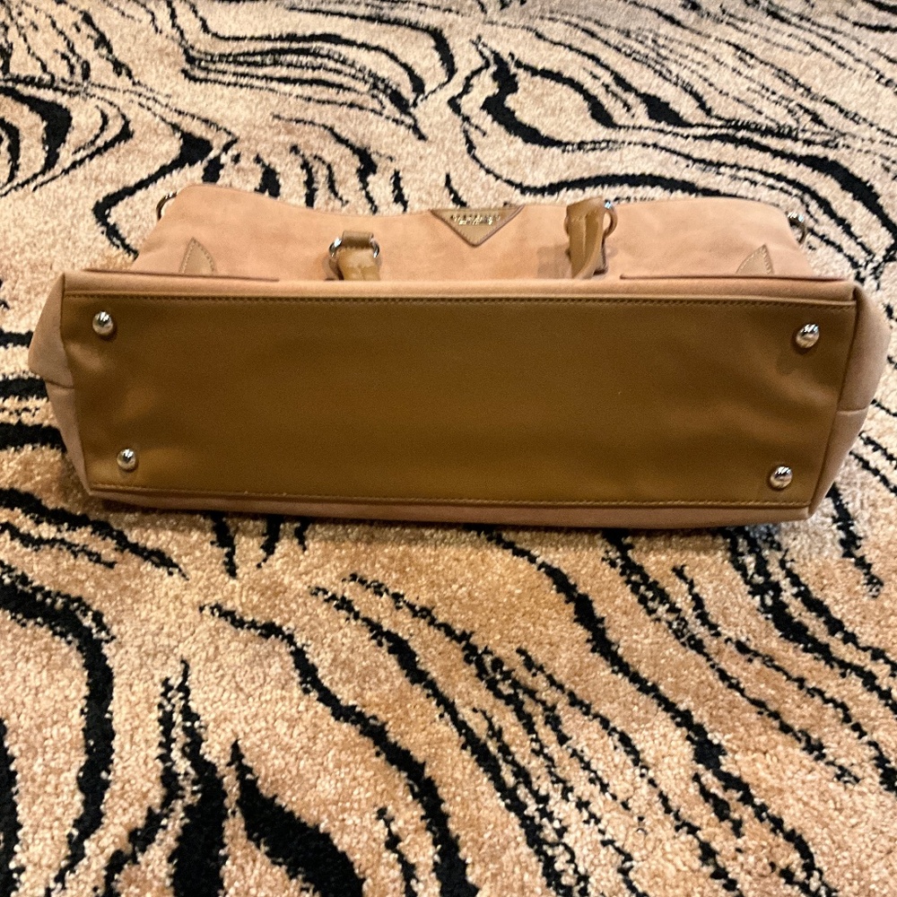 Guess Faux Suede Large Tote - NWOT - Picture 6 of 6